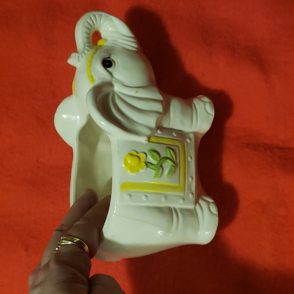 Elephant figurine accessories holder/planter - Picture 2 of 8